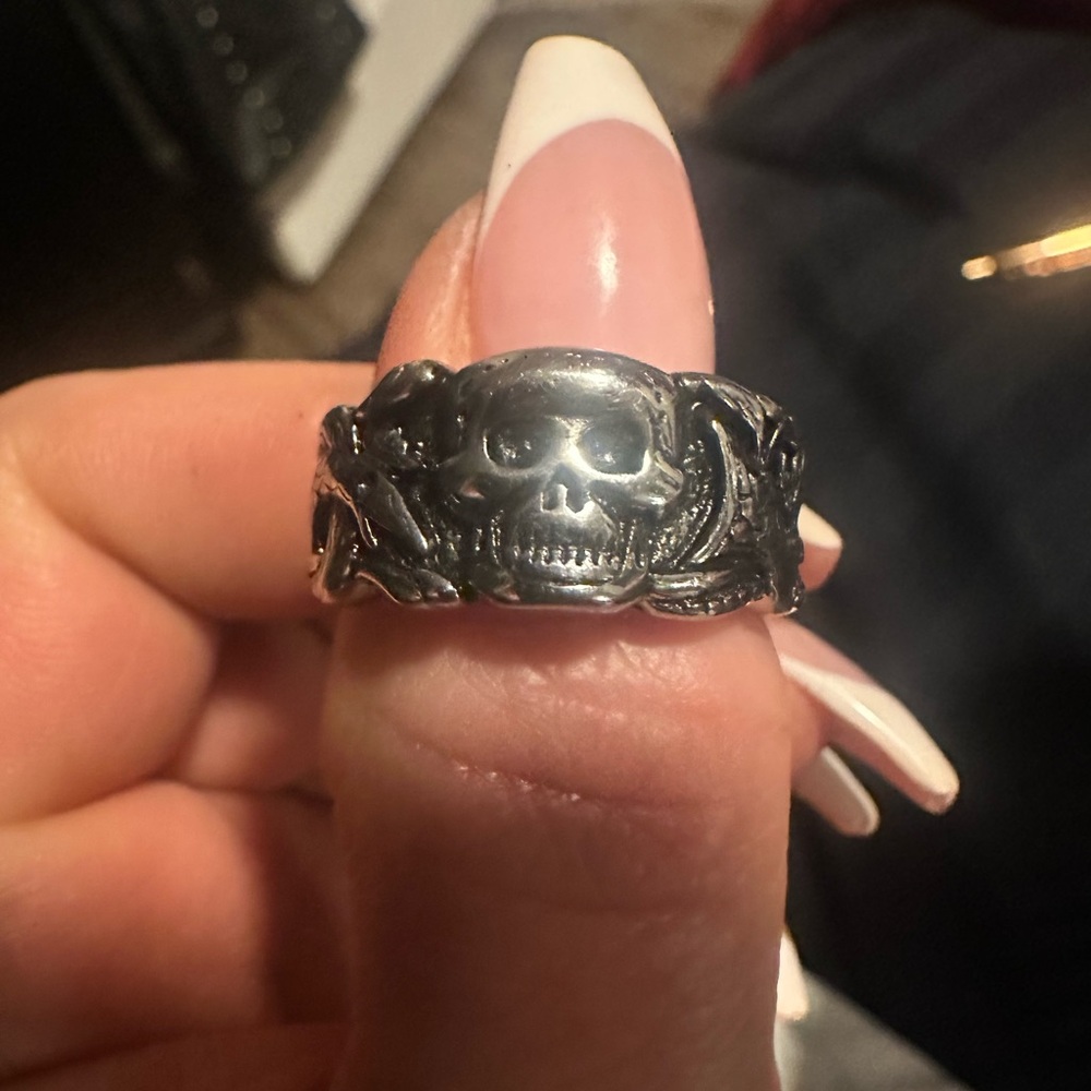 Skull ring size 8